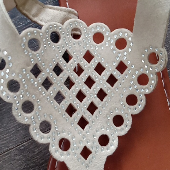 Brand new never been used sandals - Picture 2 of 4